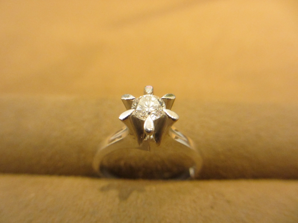 梅田茶屋町　祖母から代々受け継がれている婚約指輪