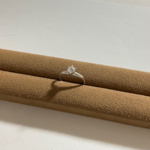 大阪枚方市より四条烏丸宝石修理 母の立て爪ダイヤを自分の婚約指輪にジュエリーリメイク