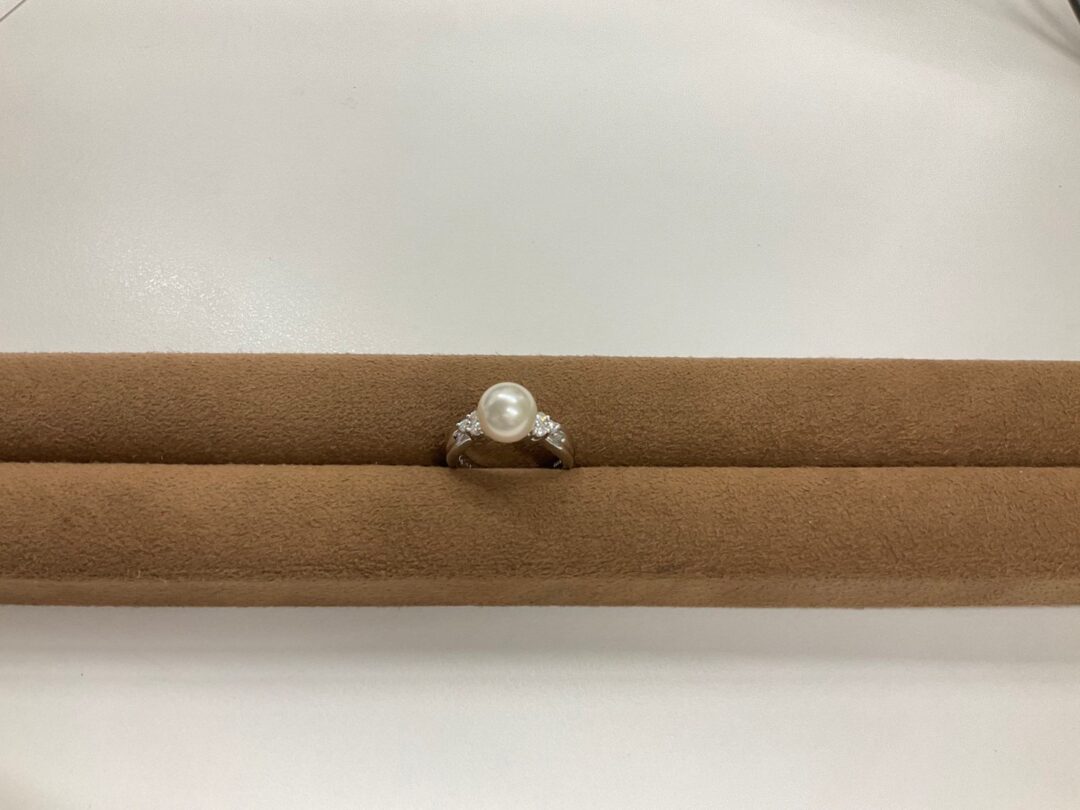 京都四条烏丸宝石修理 昔の婚約記念品に頂いたパールの指輪の横についてるダイヤをイヤリング加工