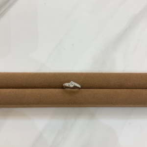 京都 ダイヤモンドが付いたプラチナ製の指輪の石ドレ修理