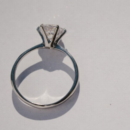 和歌山市内で母から譲り受けた立て爪の婚約指輪でジュエリーリフォーム