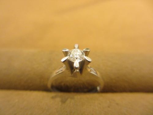 大阪梅田 祖母から代々受け継がれている指輪をご自身の婚約指輪へリフォーム