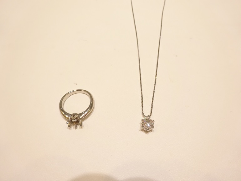 大阪府泉佐野｜ダイヤの立て爪の指輪をネックレスにジュエリーリフォームされたお客様