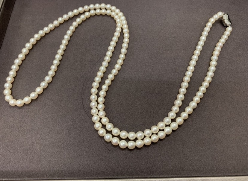 大阪梅田 長い真珠（パール）のネックレスの長さ調節と糸替え