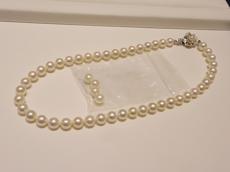 大阪府泉南市｜真珠(パール)のネックレスの糸替えと、短くするお修理をされたお客様