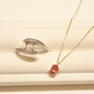 プレゼントしてもらった指輪を普段使いしやすいネックレスに、グレースフジミ泉南店／gardenりんくう泉南でジュエリーリフォームされたお客様です。