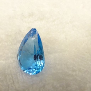 石が割れてしまいペンダントトップから外れてしまったお客様です。