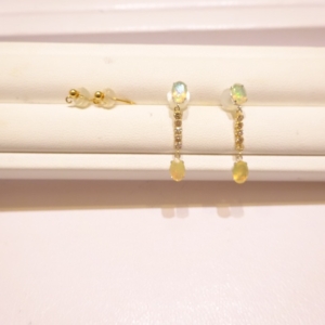 譲れ受けたピアスを豪華にアレンジされたお客様です。