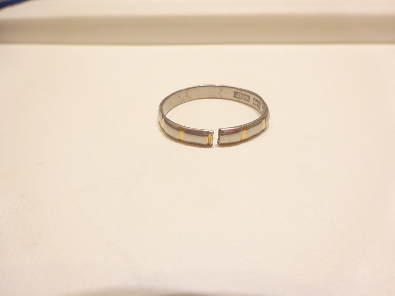 大阪府泉南市　長年愛用していた結婚指輪のお修理をされたお客様です。