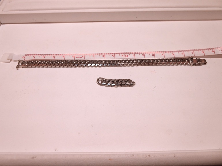 大阪府泉南市　喜平のブレスレットをカットされたお客様