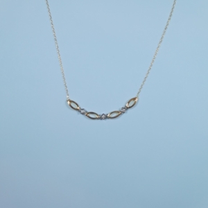 使わなくなったブレスレットをネックレスにジュエリーリフォームされたお客様です。