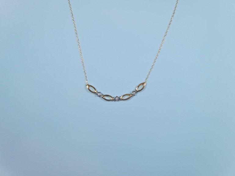 大阪府泉南市　ブレスレットをネックレスとピアスにジュエリーリフォームされたお客様です。