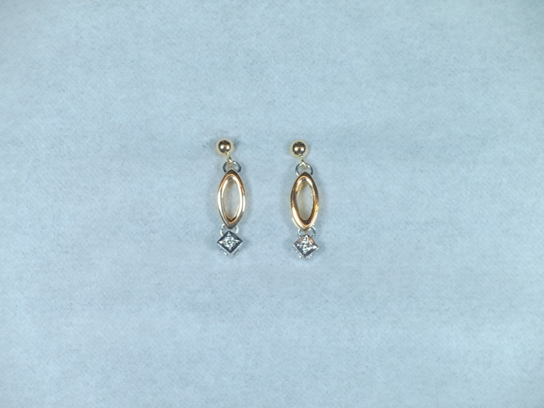 大阪府泉南市　ブレスレットをネックレスとピアスにジュエリーリフォームされたお客様です。