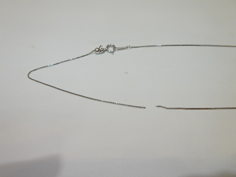 大阪府田尻町　ネックレスのロー付けのお修理をされたお客様です