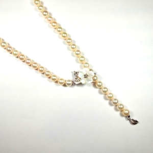 パールのネックレスをマグネット金具にジュエリーリフォームされたお客様です。