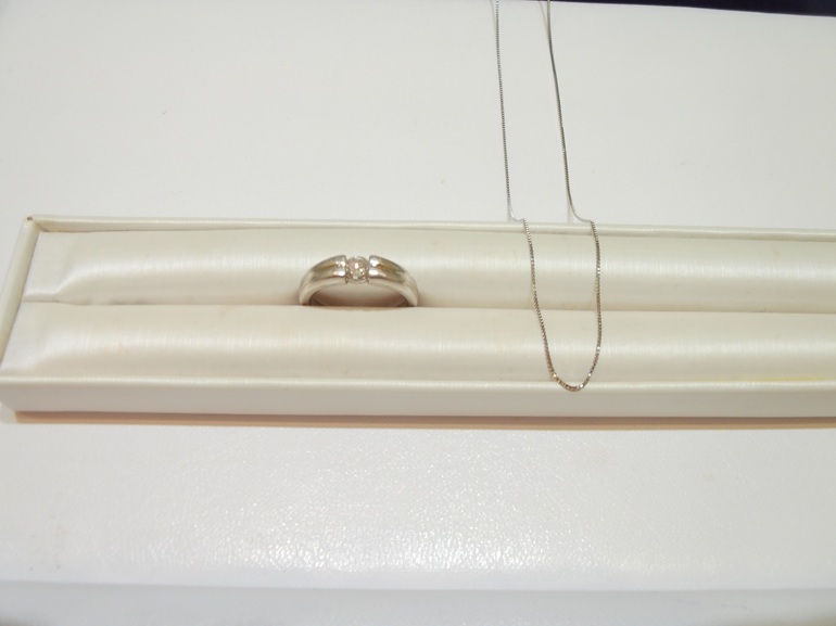 大阪府泉佐野市　お嫁さんにダイヤの指輪をジュエリーリフォームされたお客様です。