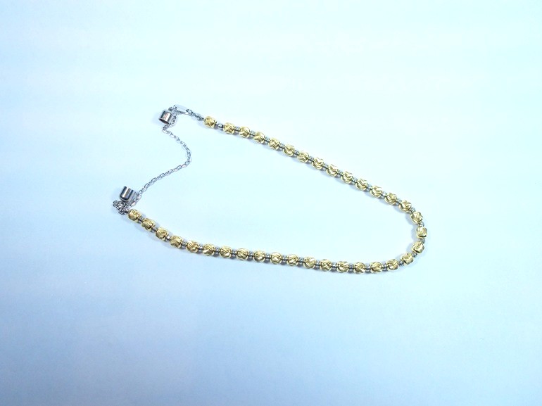 大阪府熊取町 ブレスレットのマグネット金具を引き輪とプレートに交換修理をされたお客様です。