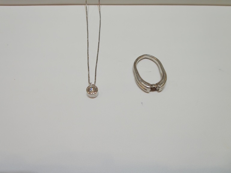 大阪府泉佐野市　お嫁さんにダイヤの指輪をジュエリーリフォームされたお客様です。