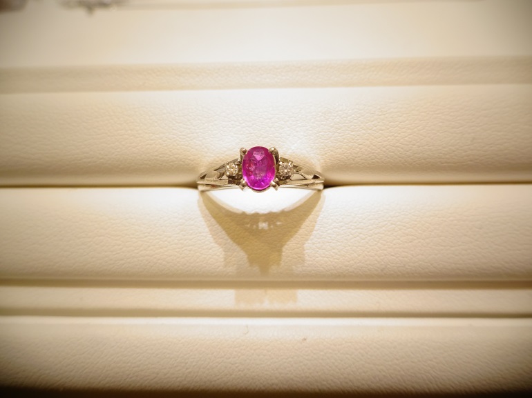大阪府貝塚市 ルビーの指輪をペンダントトップにリフォームされたお客様です。