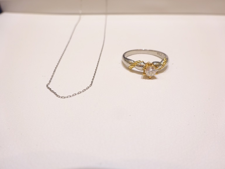 大阪府貝塚市　立て爪のダイヤの指輪をジュエリーリフォームされたお客様です。