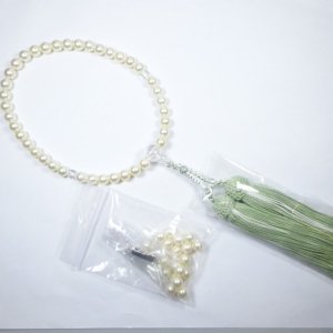 パールネックレスが念珠になりました。