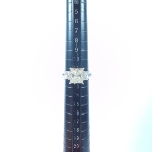 ダイヤのリングを薬指につけたくてグレースフジミ泉南店／gardenりんくう泉南でサイズ直しをされたお客様です。