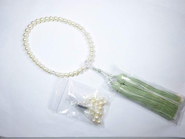 大阪府貝塚市　パール(真珠)ネックレスを念珠にジュエリーリフオームされたお客様です。