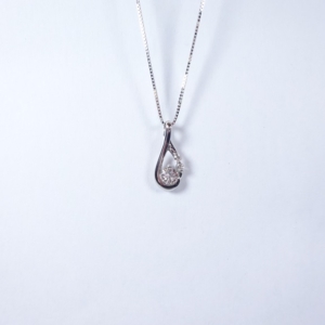 爪が大きくて使っていなかったダイヤの指輪をグレースフジミ泉南店／gardenりんくう泉南でネックレスにジュエリーリフォームされたお客様です。