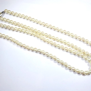 使う機会がなくなったロングのパールネックレスを２本にジュエリーリフォームされたお客様です。