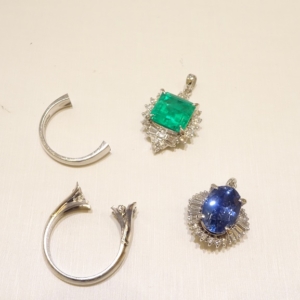 余り費用をかけずに指輪からペンダントトップ加工されたお客様です。