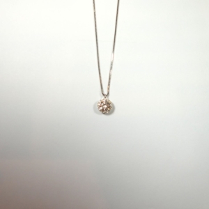 使っていなかったダイヤモンドのリングをネックレスにジュエリーリフォームされたお客様です。