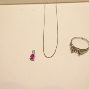 ルビーの指輪をペンダントにリフォームされたお客様です。